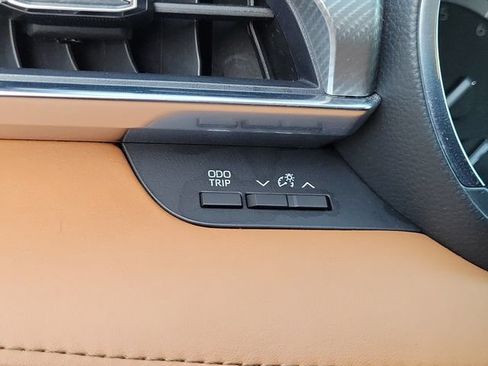 Used 2021 Toyota Highlander Platinum FWD image 13