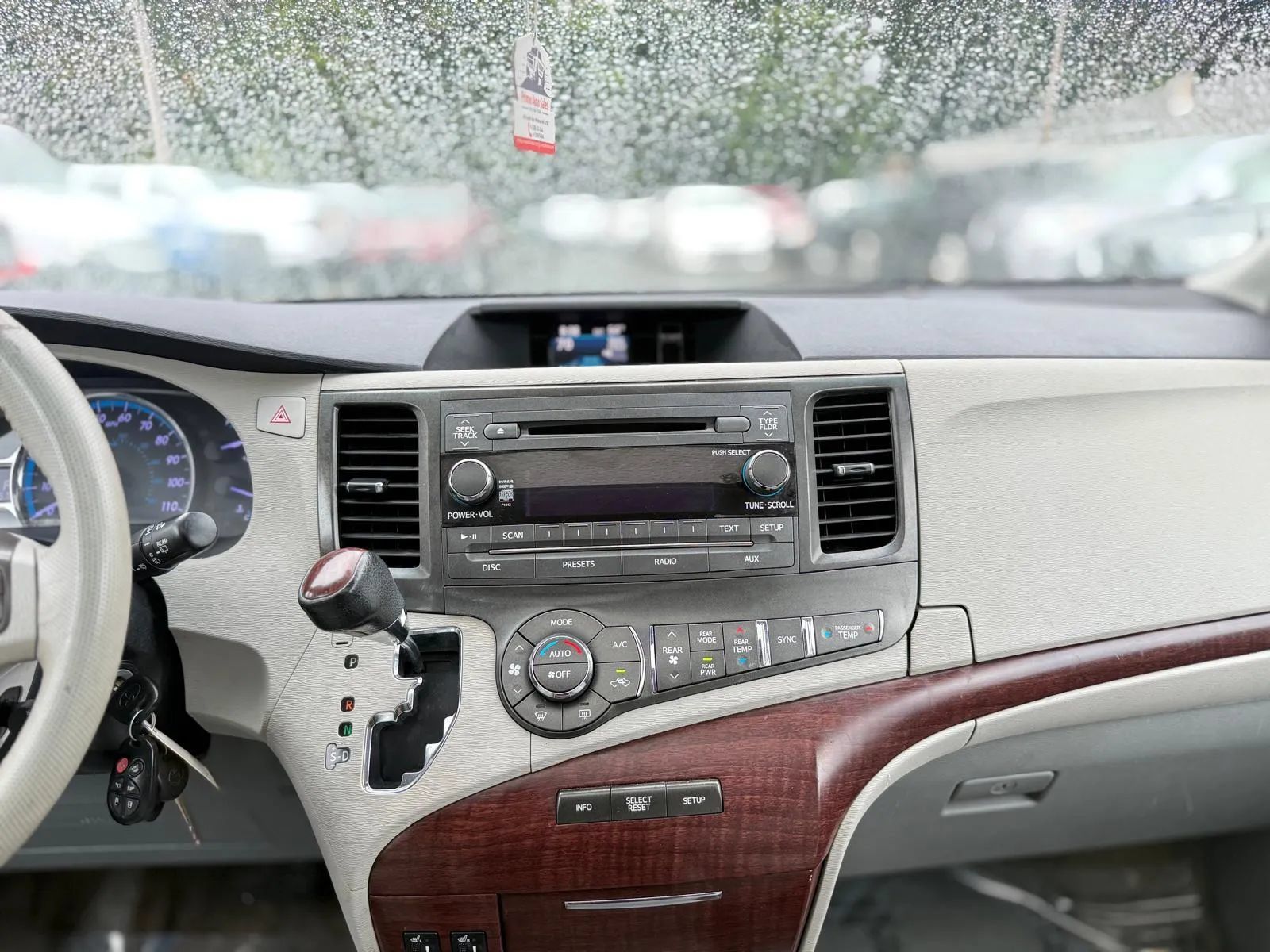 Used 2011 Toyota Sienna XLE w/ Entertainment Pkg FWD image 26