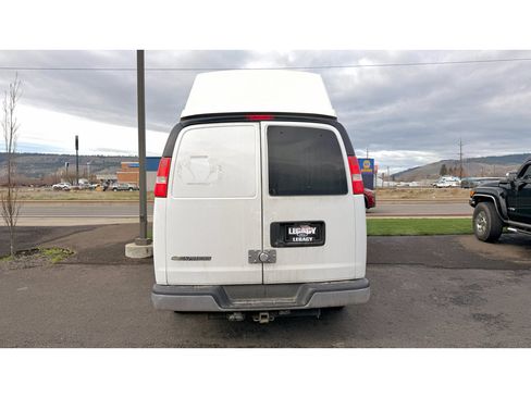 Used 2017 Chevrolet Express 2500 Extended RWD image 5