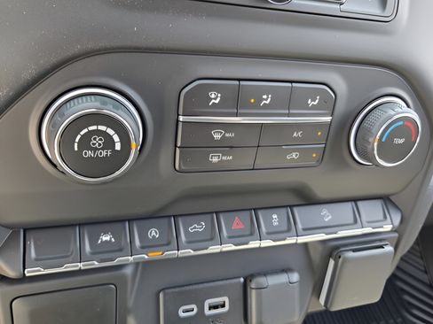 New 2026 Chevrolet Silverado 1500 Custom Trail Boss w/ LPO, Dark Essentials Package AWD/4WD image 20