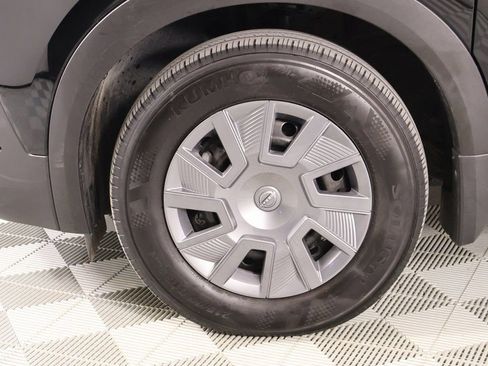 Used 2025 Nissan Kicks S image 16