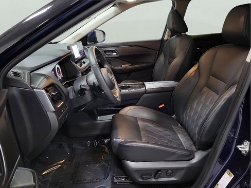 Used 2024 Nissan Rogue Platinum w/ Platinum Premium Package image 12