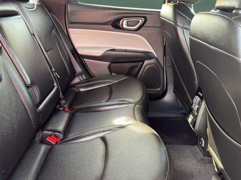 Used 2025 Jeep Compass Limited image 19