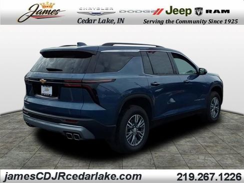 Used 2025 Chevrolet Traverse LT w/ Driver Confidence Package image 4