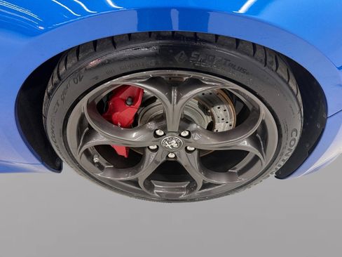 Used 2022 Alfa Romeo Giulia Quadrifoglio image 10