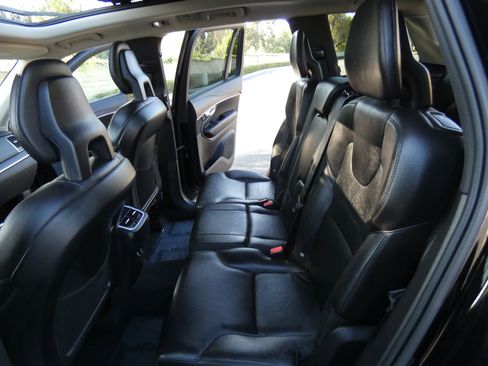 Used 2020 Volvo XC90 T6 Momentum image 44