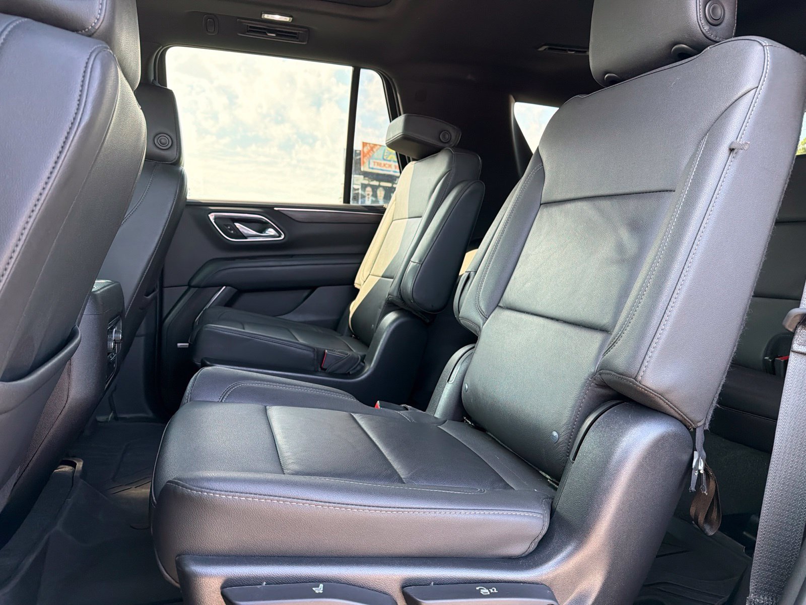 Used 2023 Chevrolet Tahoe LT w/ LT Signature Plus Package RWD image 12