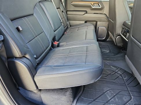 Used 2024 Chevrolet Silverado 1500 High Country w/ Technology Package image 16