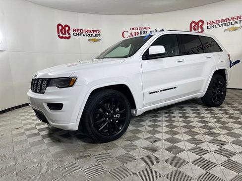 Used 2022 Jeep Grand Cherokee Laredo X image 3