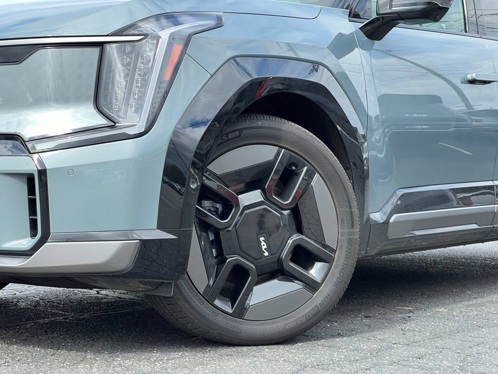 Certified 2024 Kia EV9 GT-Line AWD/4WD image 3