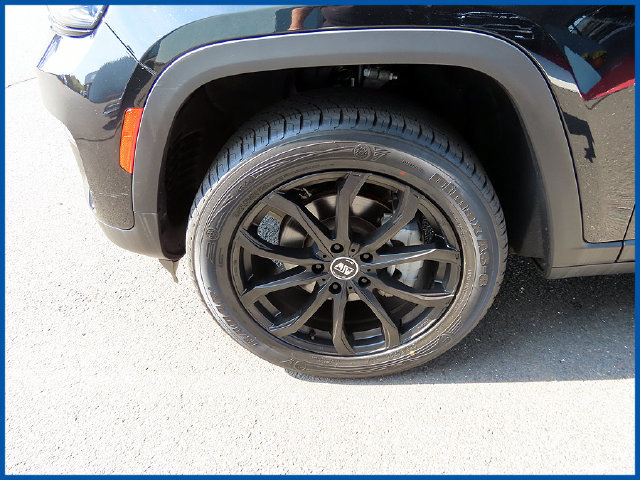 Used 2023 Jeep Grand Cherokee Limited w/ Black Appearance Package AWD/4WD image 4