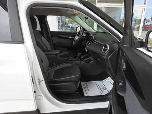 Used 2025 Chevrolet TrailBlazer LT AWD/4WD image 42
