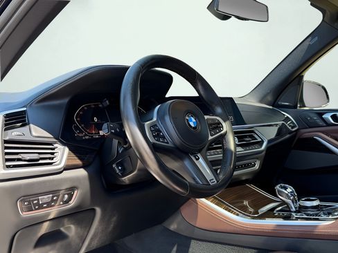 Used 2019 BMW X5 xDrive50i w/ M Sport Package AWD/4WD image 4
