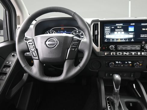 Certified 2025 Nissan Frontier SV w/ SV Convenience Package RWD image 11