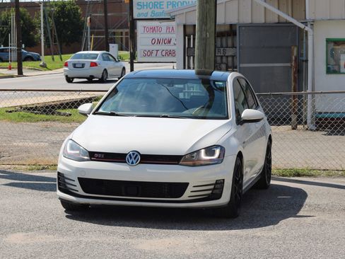 Used 2017 Volkswagen GTI Autobahn FWD image 3