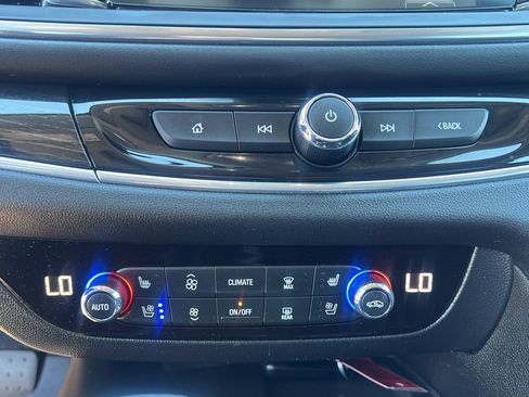 Used 2019 Buick Enclave Avenir w/ Avenir Technology Package AWD/4WD image 24