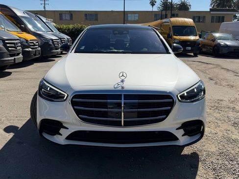 Used 2022 Mercedes-Benz S 580 4MATIC Sedan w/ AMG Line Package image 2