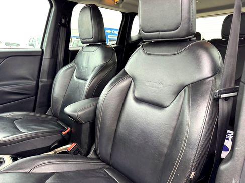 Used 2016 Jeep Renegade Limited image 13