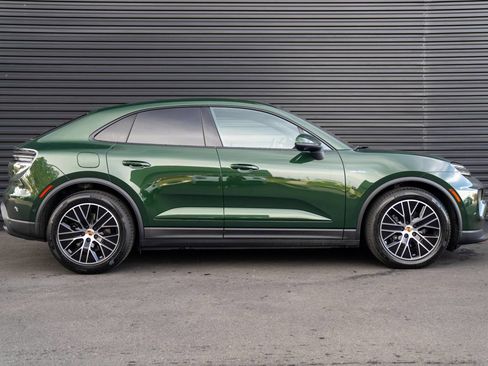 New 2026 Porsche Macan 4 Electric image 9