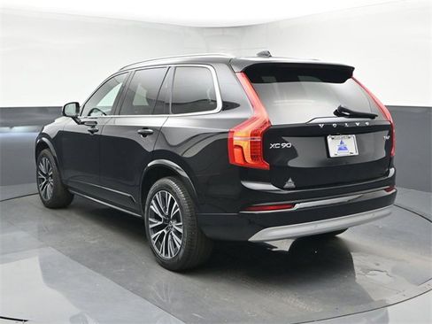 Used 2022 Volvo XC90 T6 Momentum image 6