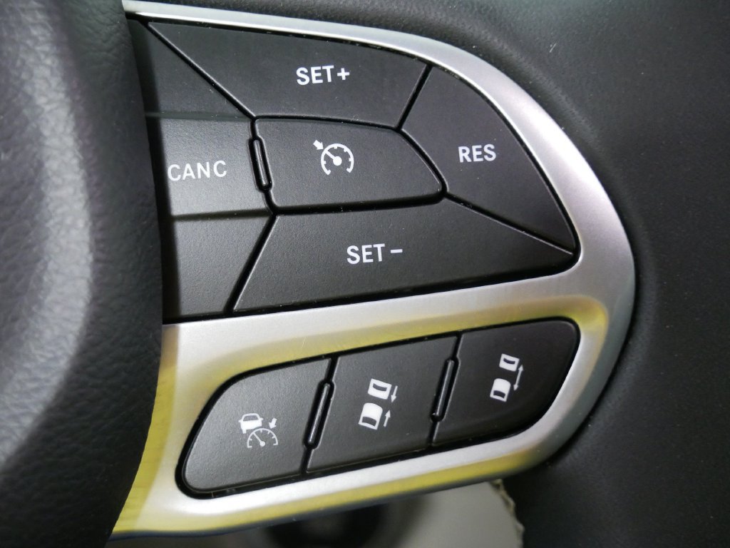 Used 2023 Chrysler Pacifica Touring-L FWD image 26
