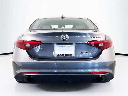 Used 2020 Alfa Romeo Giulia w/ Nero Edizione RWD image 12