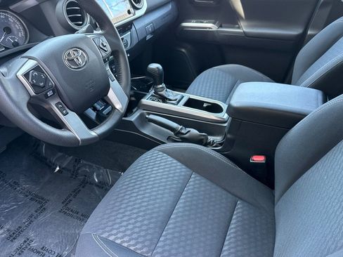 Used 2021 Toyota Tacoma SR5 w/ Trail Edition image 11