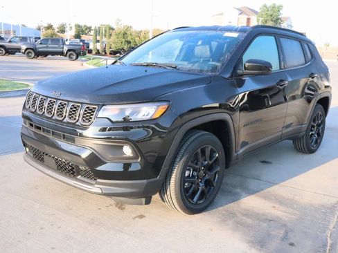New 2026 Jeep Compass Latitude image 10