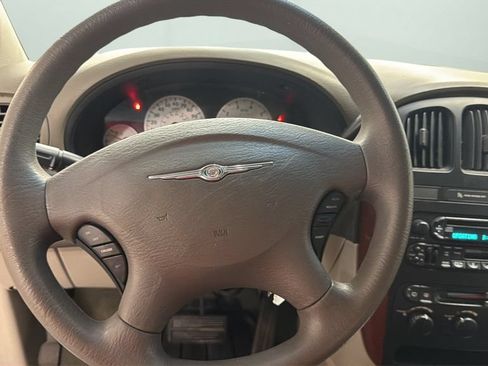 Used 2007 Chrysler Town & Country LX w/ Popular Equipment Group II FWD image 12