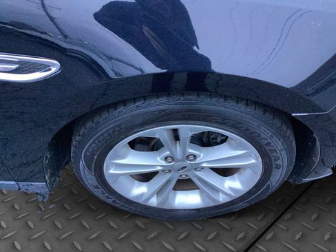 Used 2016 Ford Taurus SE image 23