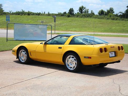 Used 1995 Chevrolet Corvette Coupe RWD image 12