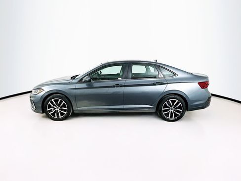 Used 2025 Volkswagen Jetta SE image 4