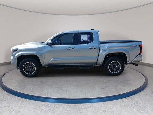 Used 2025 Toyota Tacoma TRD Sport AWD/4WD image 8