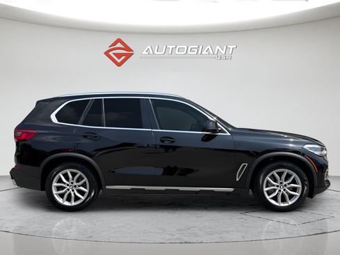 Used 2019 BMW X5 xDrive50i w/ Parking Assistance Package AWD/4WD image 19