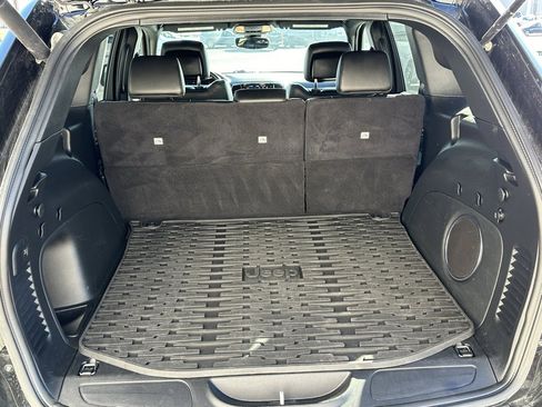 Used 2022 Jeep Grand Cherokee Laredo X image 14