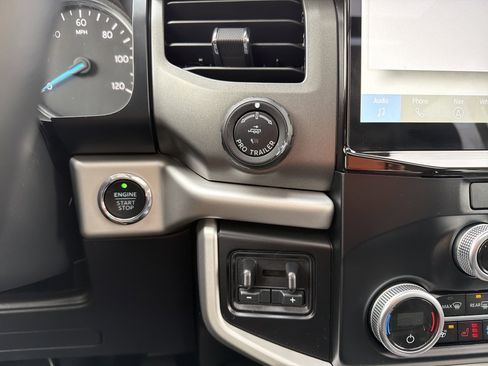 Used 2023 Ford Expedition Max XLT image 19