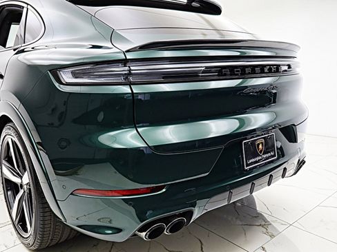 Used 2025 Porsche Cayenne GTS AWD/4WD image 19