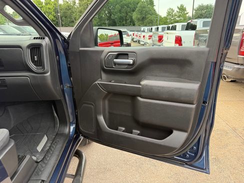Used 2020 Chevrolet Silverado 1500 Custom w/ Custom Value Package RWD image 11