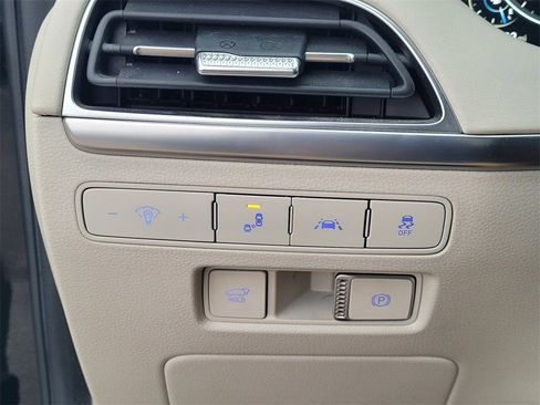 Used 2020 Hyundai Palisade Limited w/ Winter Weather Package image 27