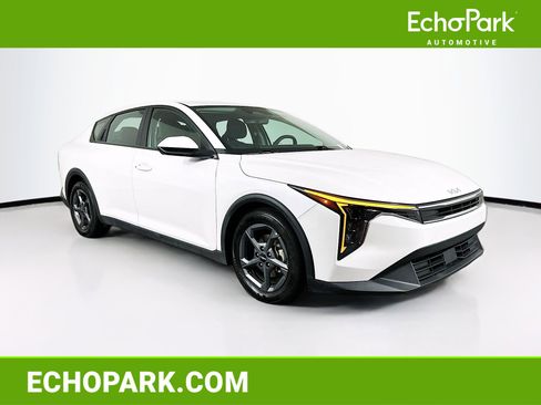 Used 2025 Kia K4 LXS image 1