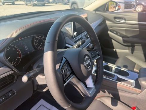 Used 2025 Nissan Altima 2.5 SR FWD image 22