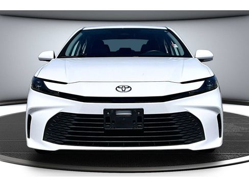Used 2025 Toyota Camry LE FWD image 4