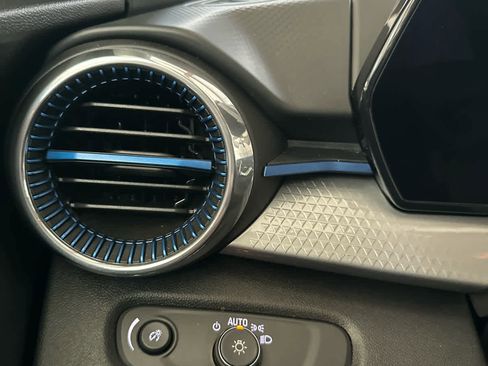 Used 2025 Chevrolet Trax LT image 24