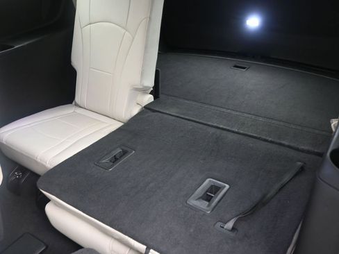 Used 2023 Buick Enclave Essence image 14