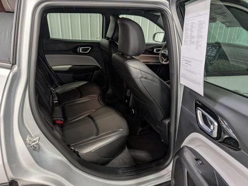 Used 2025 Jeep Compass Limited AWD/4WD image 25