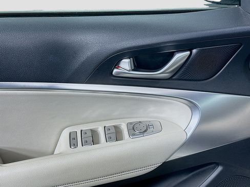 Used 2025 Genesis G70 2.5T RWD image 15