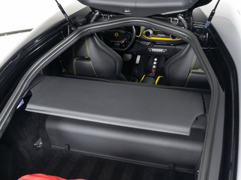 Used 2019 Ferrari 812 Superfast RWD image 32