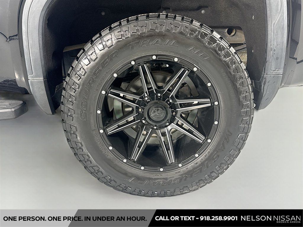 Used 2019 GMC Sierra 1500 SLT w/ SLT Premium Package AWD/4WD image 30