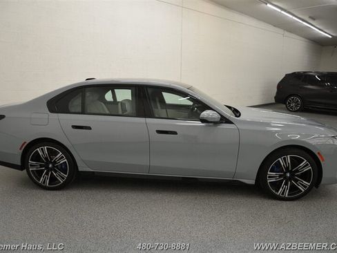 Used 2023 BMW 760i xDrive w/ Executive Package AWD/4WD image 7