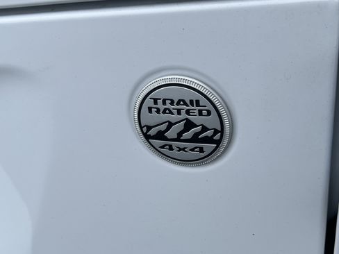 Used 2021 Jeep Gladiator Sport image 9